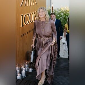 Chic Pleated Maxi Dress in Brown